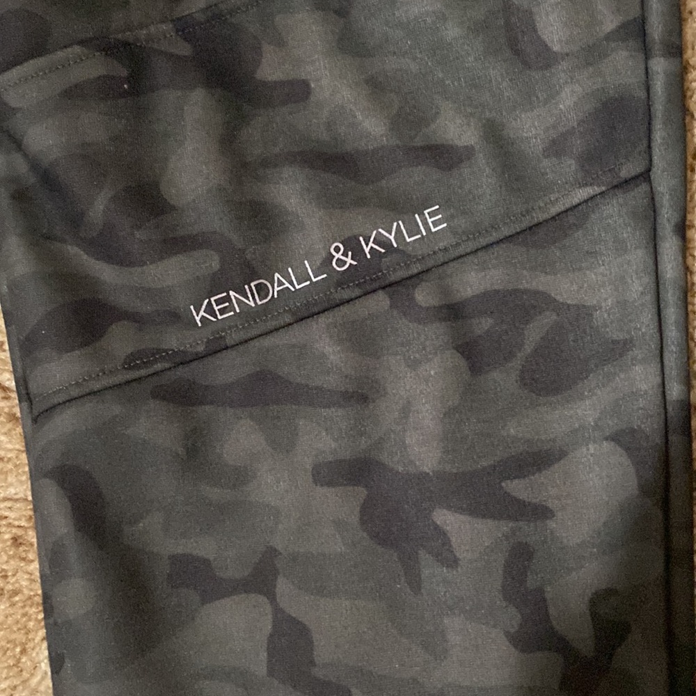 Brand: Kendall & Kylie
Size: 2X
Color: camo - Picture 2 of 3